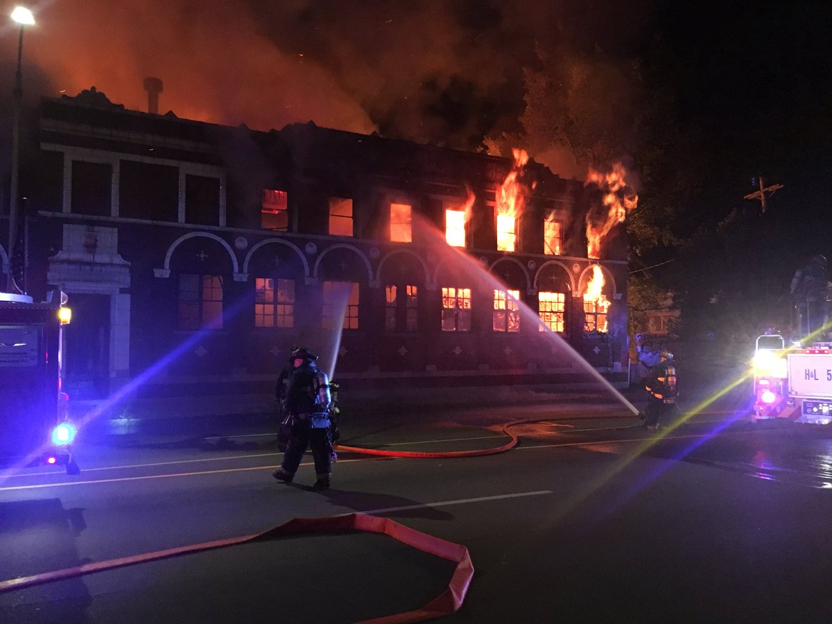 Fire at Vandeventer and Boyle fully engulfed