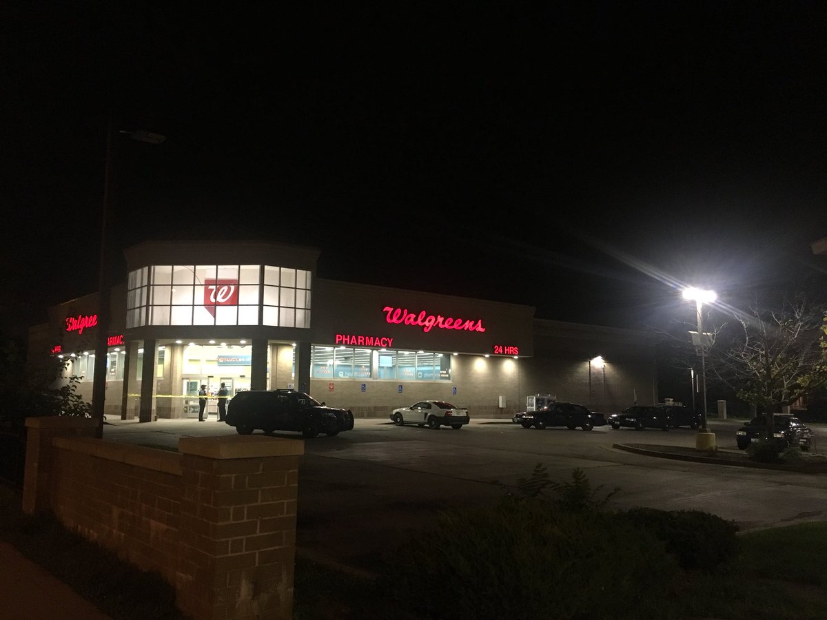 Six KCPD patrol cars are on scene after a robbery just happened at the 24hr. Walgreens in 39th and Broadway. Police are investigating   