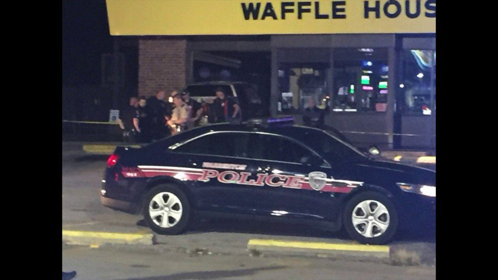 Car crashes into Warrenton Waffle House    
