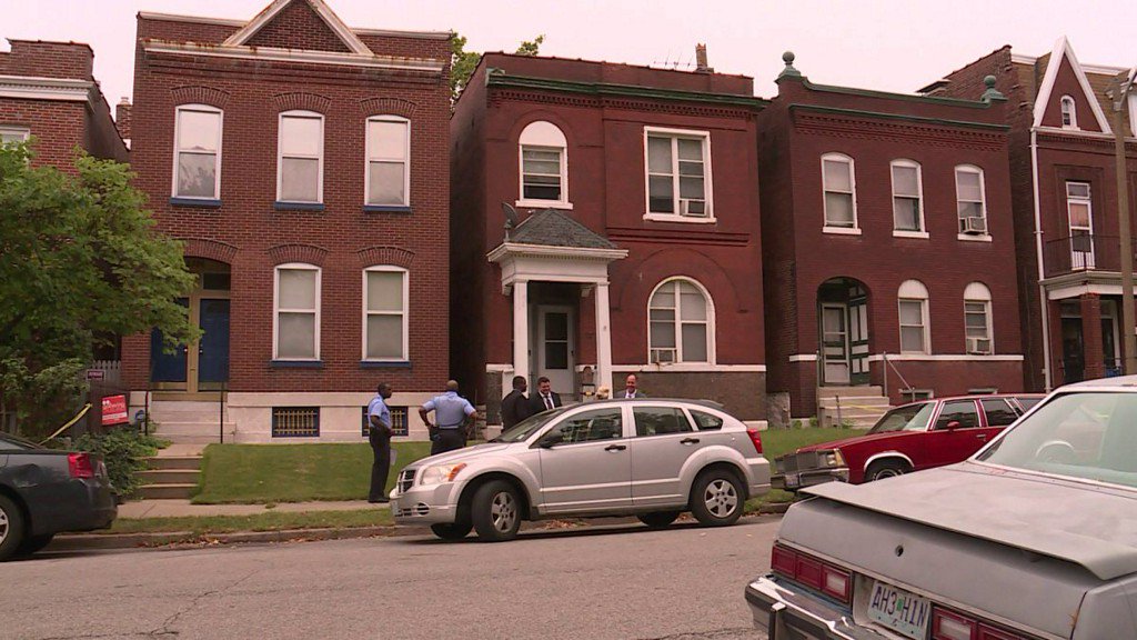 South St. Louis murder suspect discovered at ATM with bloody knife    