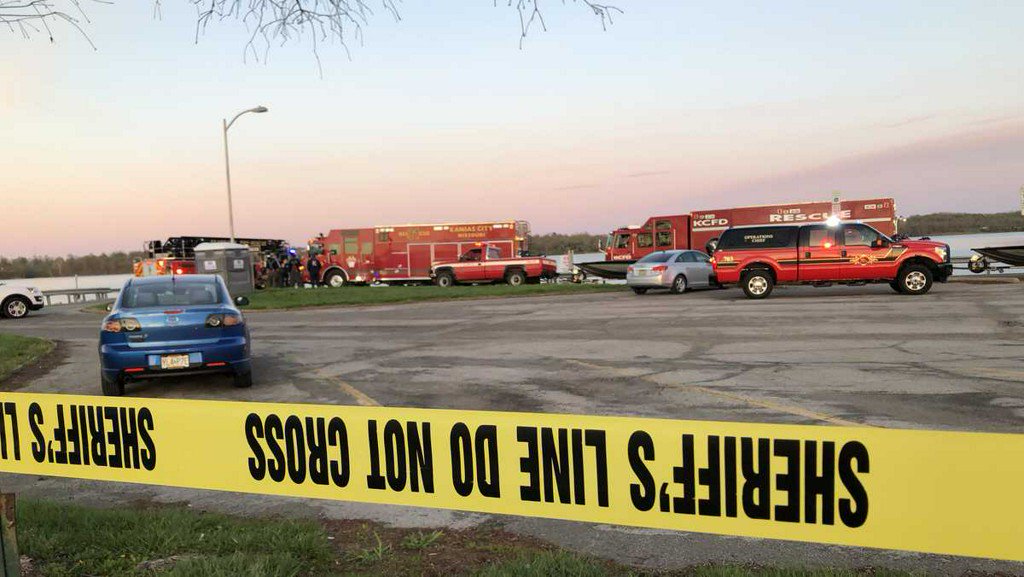 Body recovered at Longview Lake after car goes into water    
