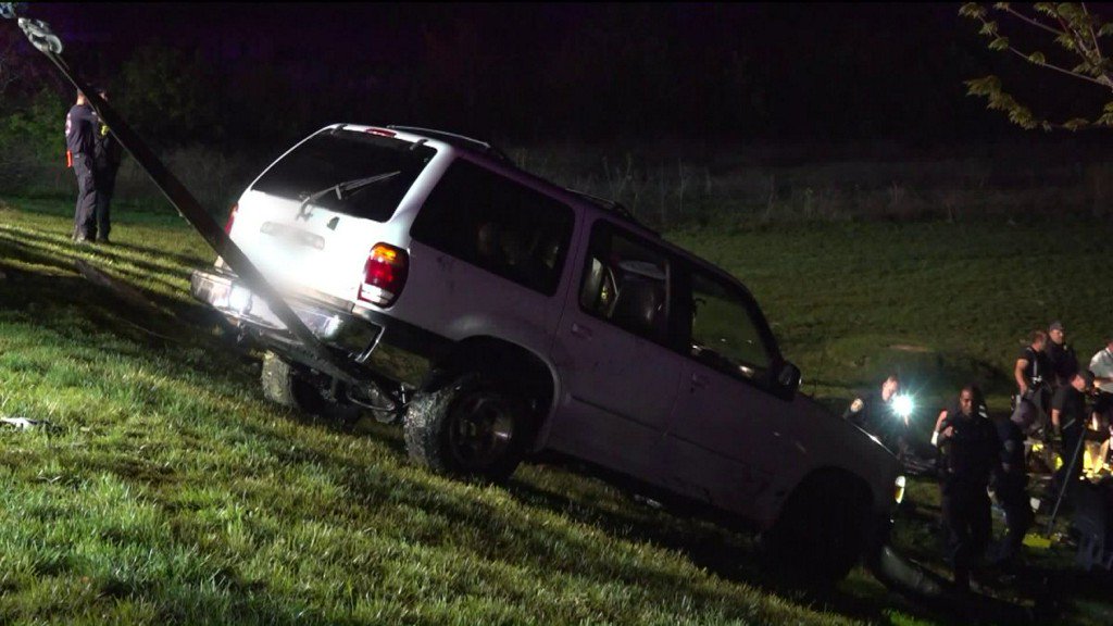Ballwin man dies after crashing into pond in Town and Country    