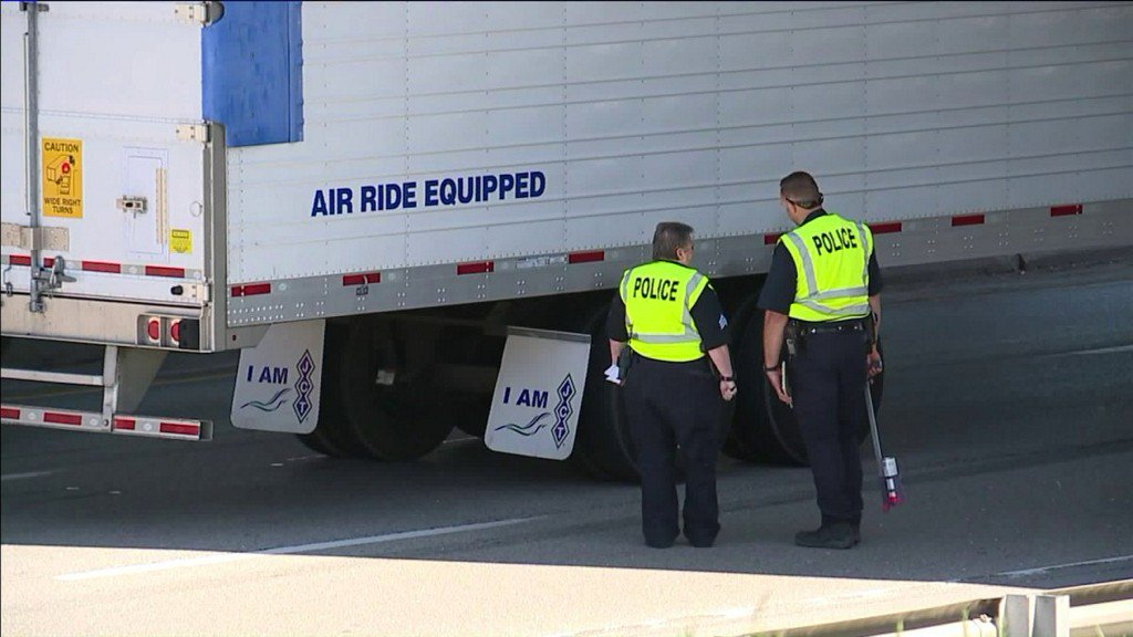 Police identify man killed while trying to cross Downtown Kansas City loop    