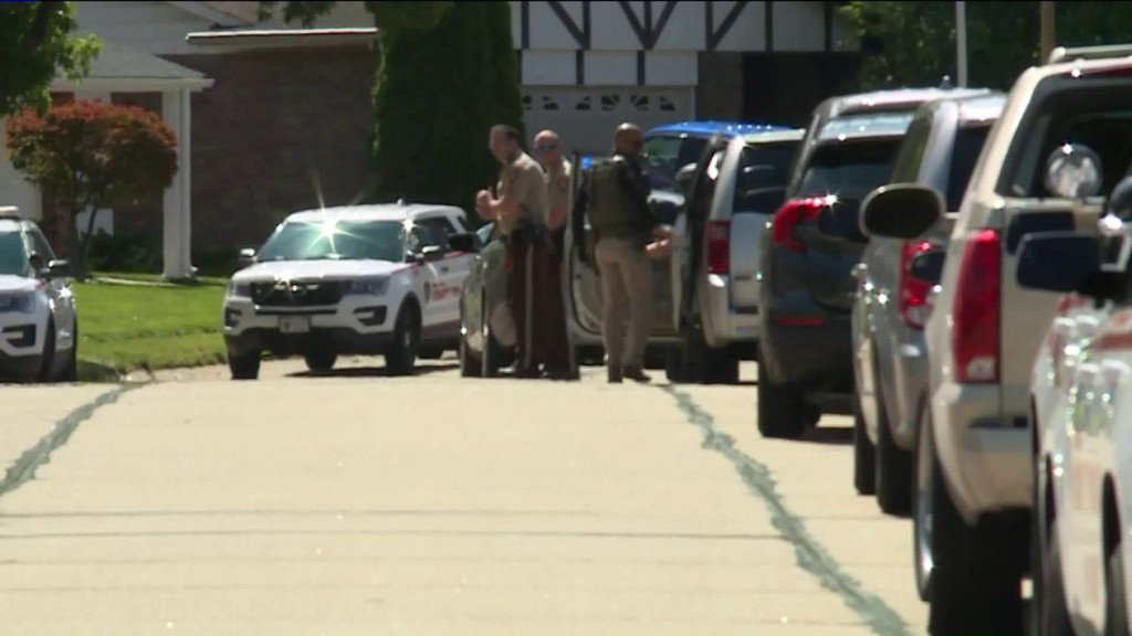 Armed suspect in barricaded standoff with officers in north St. Louis County    