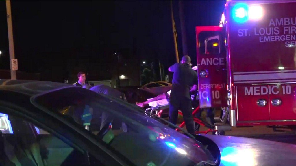 Domestic violence stabbing leaves man dead, woman injured in Fountain Park neighborhood