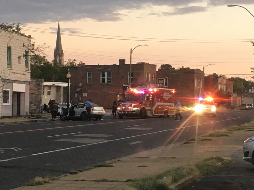 1 seriously injured following crash in north St. Louis 