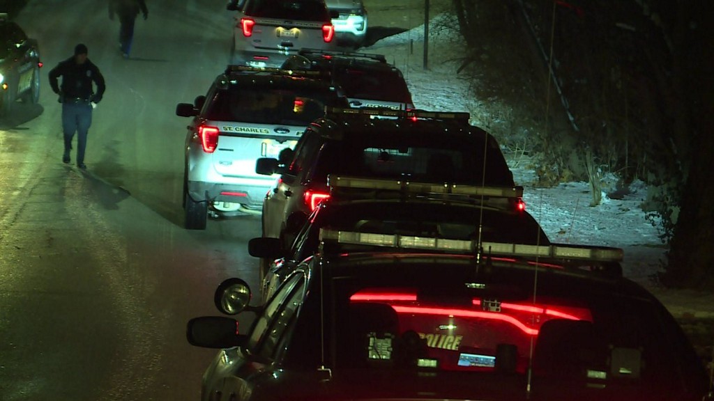 Four suspected carjackers escape after St. Charles police chase