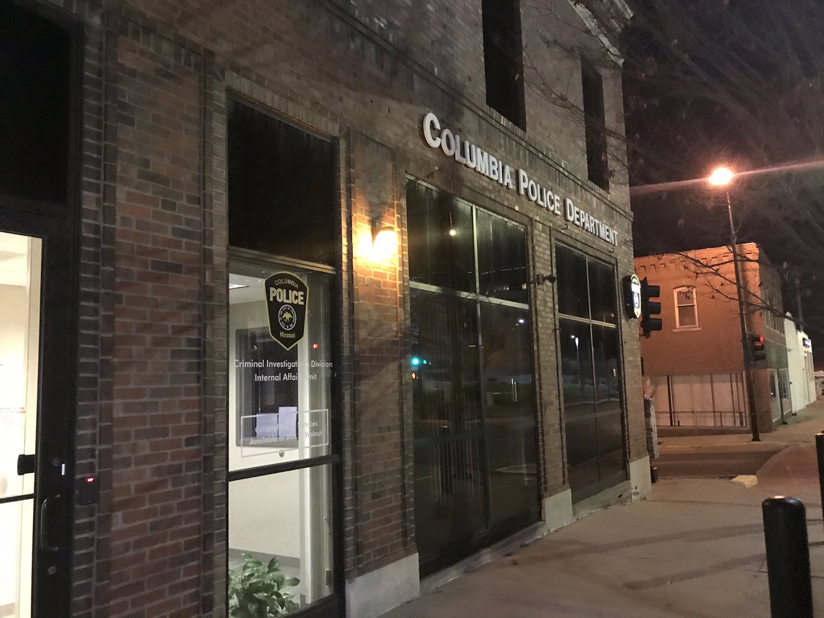 Columbia Police are investigating a Monday night shooting that happened just before 11 p.m. in the 400 block of Oak Street. A male victim was found with non-life threatening injuries
