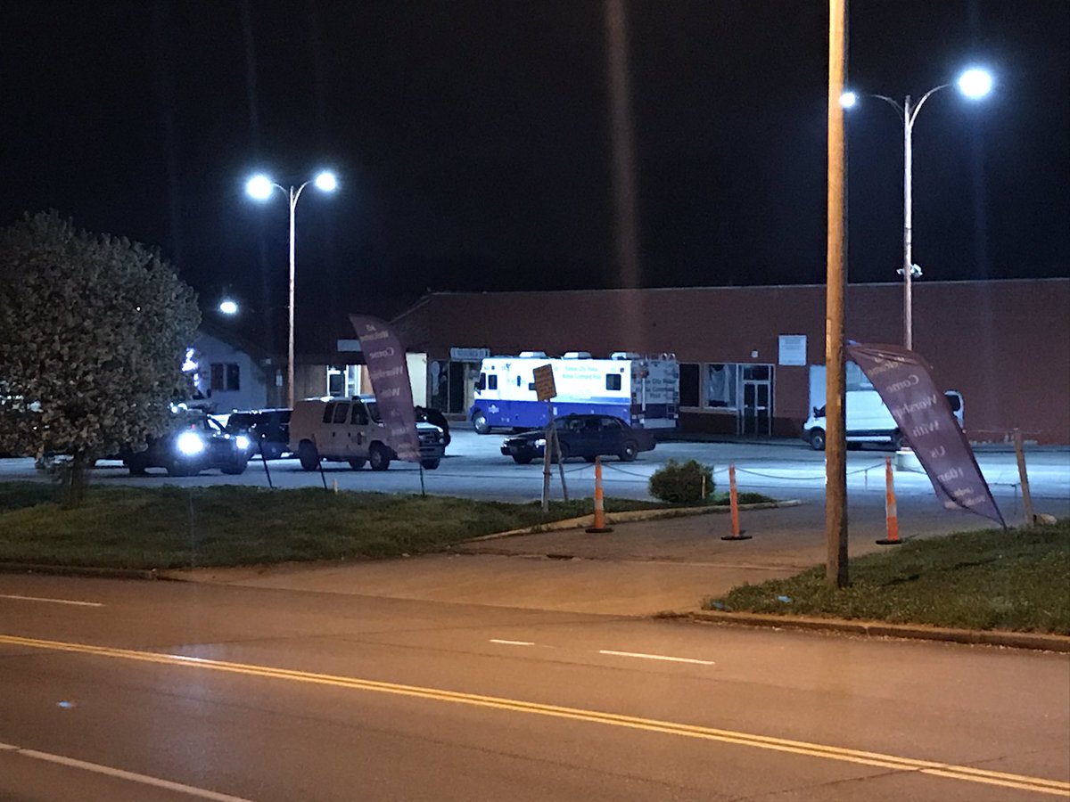 Kcpolice are in a standoff with people inside a house on Sni-a-Bar Rd. Police say some of the people inside have guns and they were originally called to the house for an armed robbery. 
