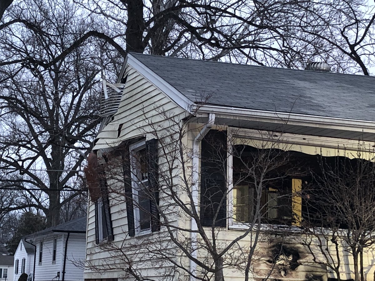 @BNPDpolice & @NorthCountyRFPD on scene of fire & house explosion in Bellefontaine Neighbors.Per crews on scene:Copper thieves sparked house fire causing a small explosion in vacant house. Windows and walls blown out. House off foundation/total loss. No injuries @KMOV