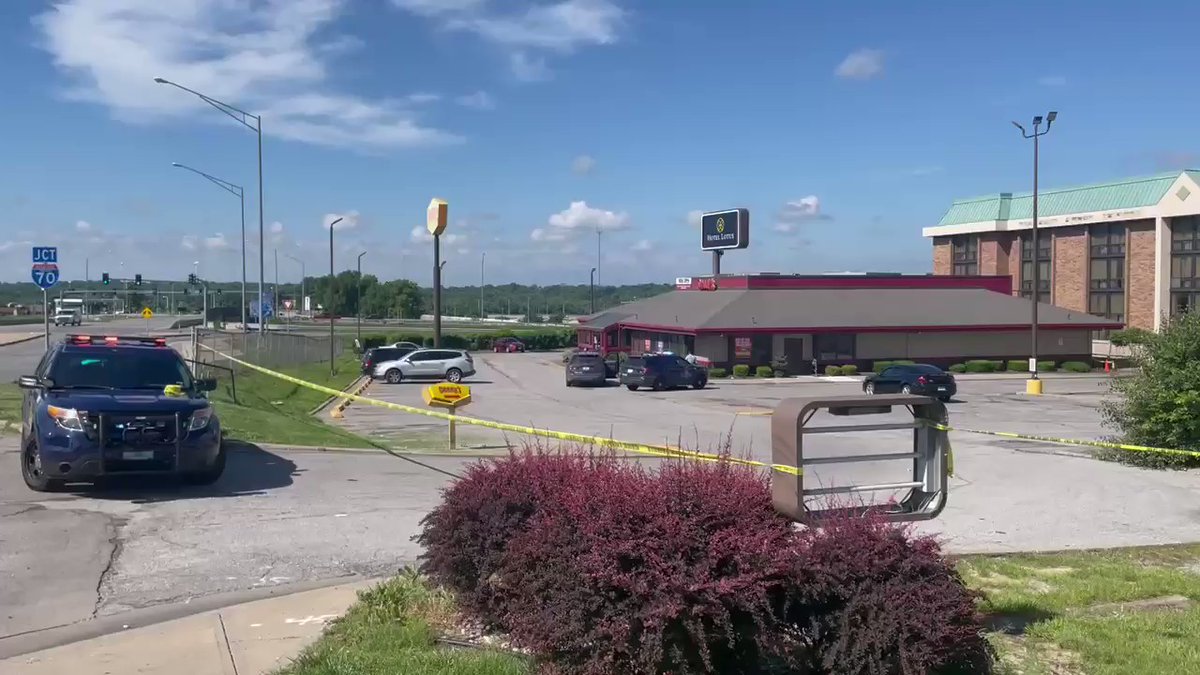 .@kcpolice are investigating a shooting in the parking lot of Denny's off Blue Ridge Cutoff this morning. A sergeant on scene says a woman in her 20s was shot. She was taken to a hospital with critical injuries and is stable. Detectives are interviewing people on scene