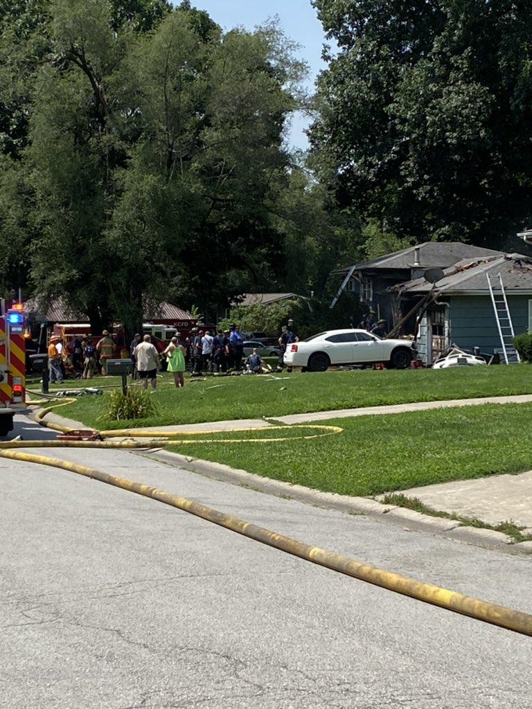 4 people injured in a house fore at 73rd & Avalon in the Northland. @KCMOFireDept not confirming conditions or ages of victims at this point. 