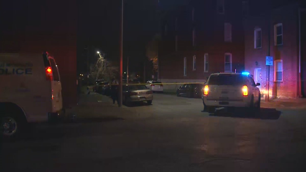 An @SLMPD officer opens fire on 5 suspects who were trying to steal wheels off cars in South St. Louis.   no officers were hurt -