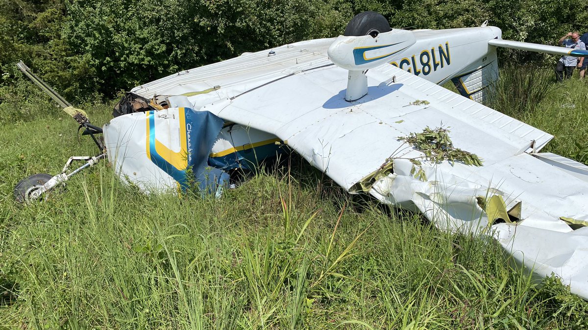 A plane crashed in Rural Clay County.  @SheriffClayCo @KCMOFireDept Liberty Fire Dept and @kcpolice are on scene. Two people were transported for injuries to area hospital. 