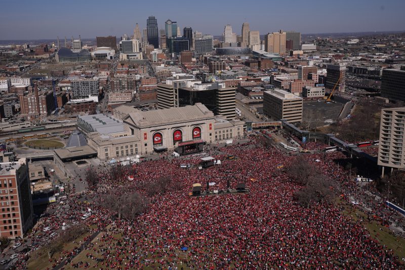 1 dead, 9 injured in Kansas City shooting near Chiefs Super Bowl parade, fire official says