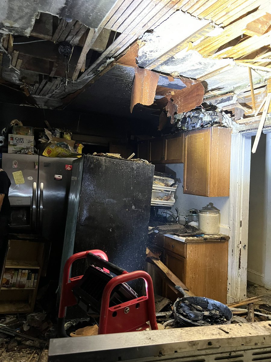 Recall is in 23 Leete St. Fire has been extinguished there are no reported injuries 8 people and 3 dogs have been displaced. Springfield Arson And Bomb Squad determined the cause to be unattended cooking materials in the kitchen on floor 2