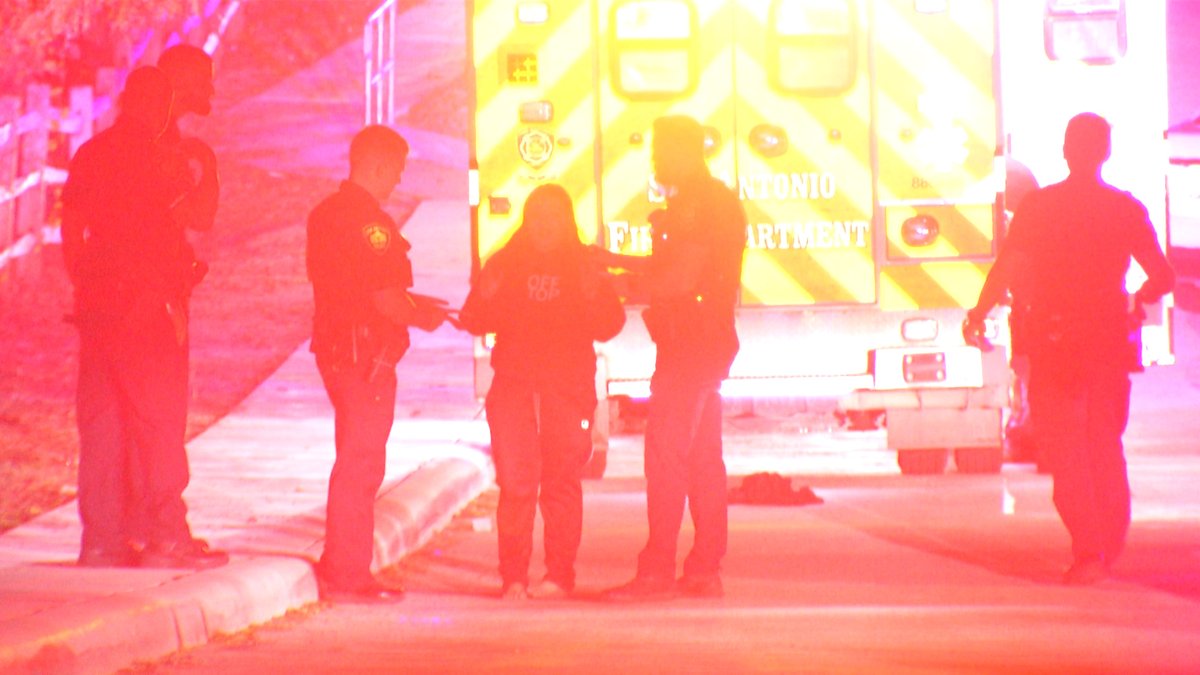 Man shot dead during fight between 2 women on dark Northwest Side road