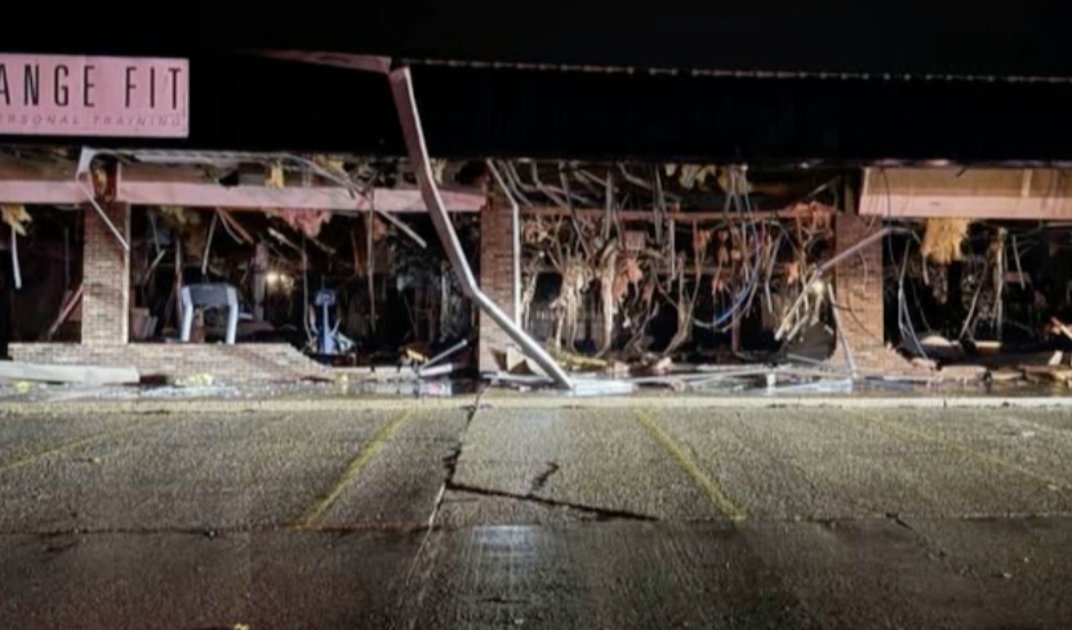 Storm damages buildings in Rolla, Mo