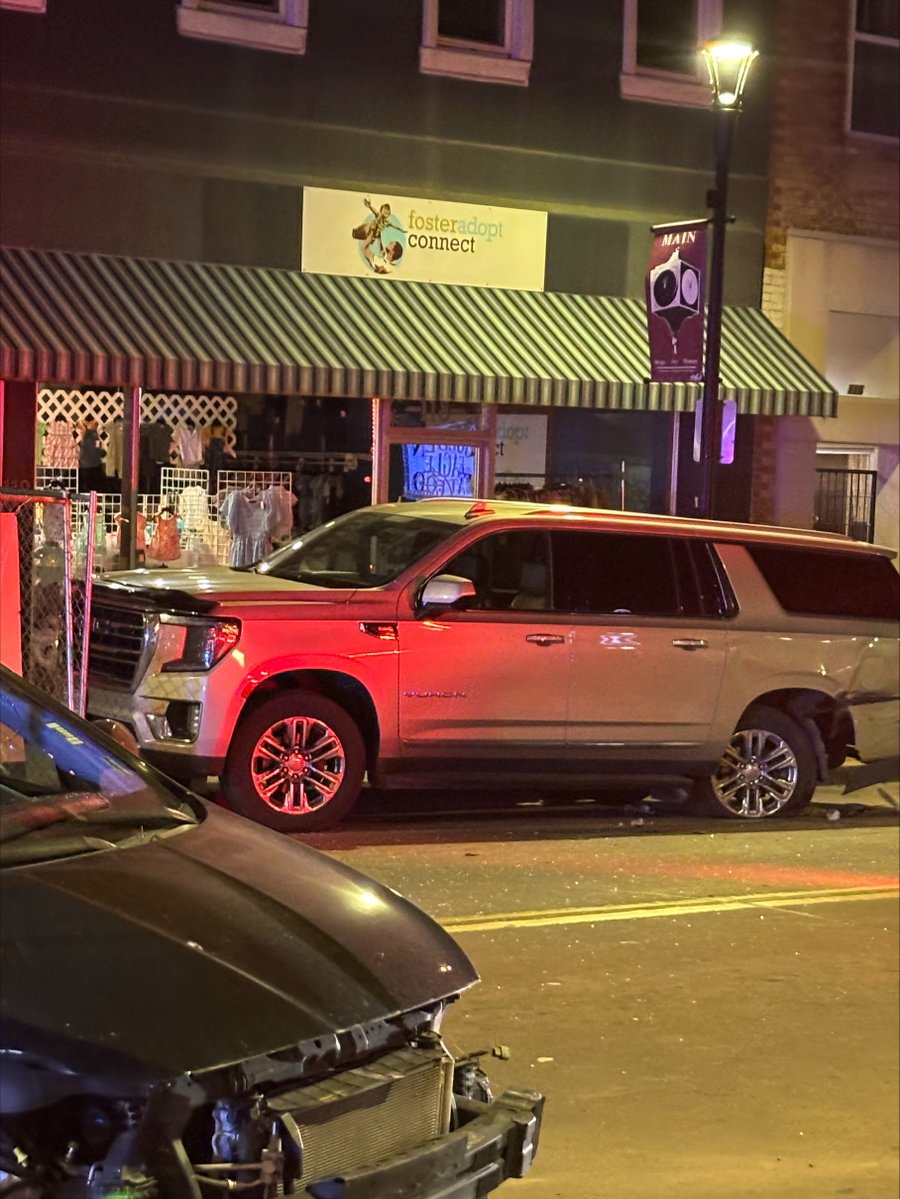 1 person in custody after attempting to flee police in Cape Girardeau, striking vehicles