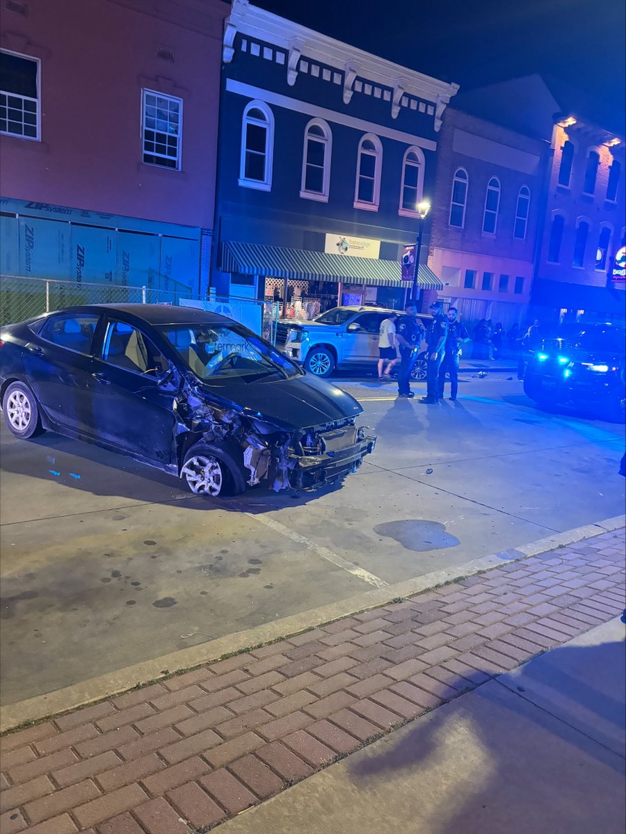 1 person in custody after attempting to flee police in Cape Girardeau, striking vehicles 