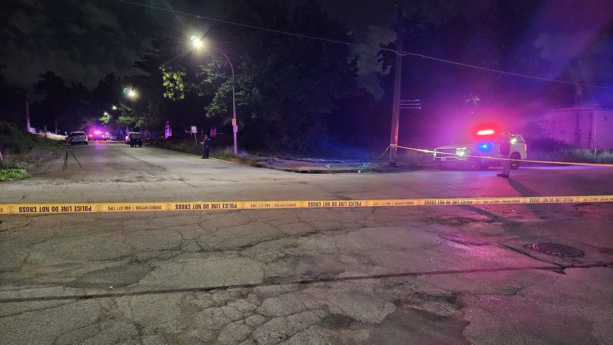 SLMPD on the scene of a double shooting in the Jeff-Vander-Lou neighborhood. Police responded to the 1900 block of Bacon about 11:50 and found two men with gunshot wounds. Tgey are both hospitalized in critical condition
